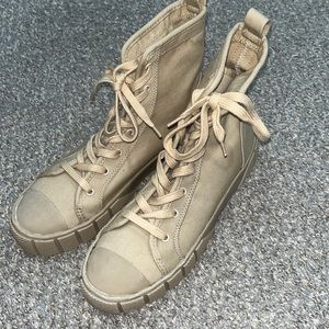 Zara Women’s Never Worn High tops